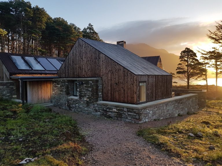 Exploring Off-Grid Living: UK Perspectives and Insights